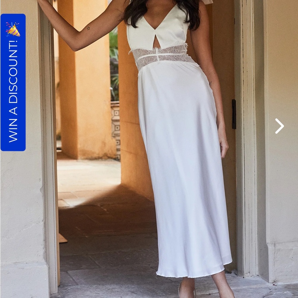 Selfie Leslie “ here comes the sun” white mid dress